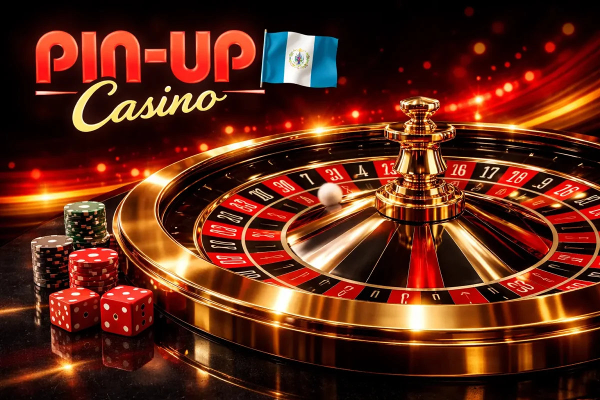 Ruleta dorada de PIN-UP Casino en primer plano con fichas y bola en movimiento, iluminación elegante en tonos rojos y dorados, fondo oscuro y bandera de Guatemala junto al logotipo.